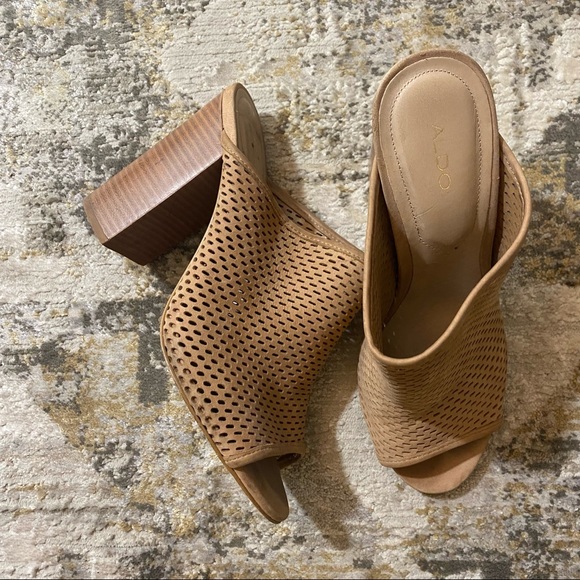 Tan ALDO mule heels, 4 inch.  Sz 8.5 - Picture 1 of 11